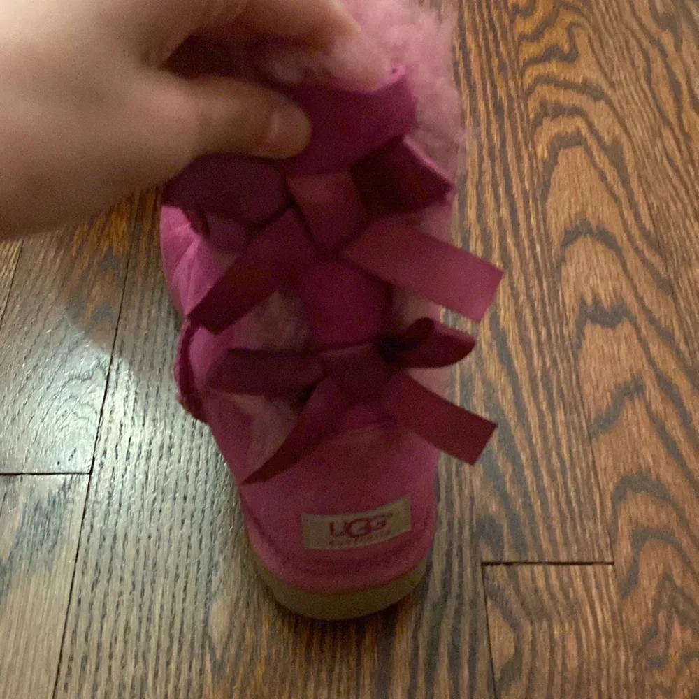 Pink uggs - Picture 3 of 4